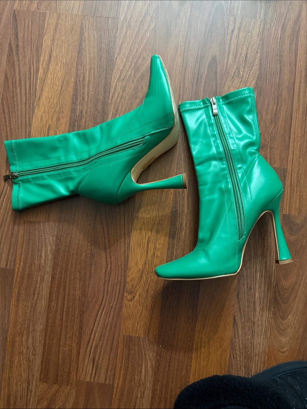 Bright Green Mid-Calf Stiletto Heeled Boots - Picture 2 of 4